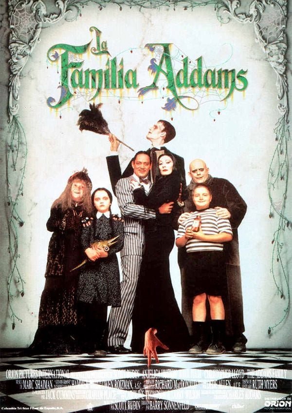 Imagen de La familia Addams, personajes góticos y humor negro para toda la familia.
